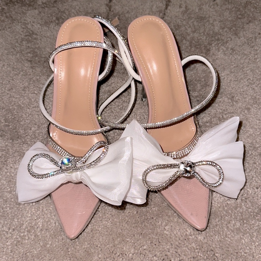 NWOT Missheel clear heel with white bow and rhinestone. Size 38. Never worn.